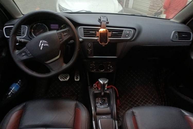 Used Citroen C3-XR 2015 1.6THP Automatic Flagship Model Center Console