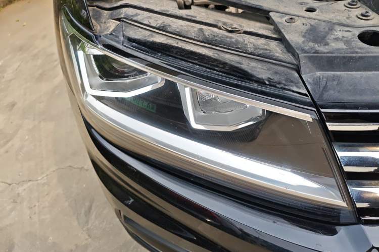 Used Volkswagen Tiguan L 2020 330TSI Automatic Two-Wheel Drive Panoramic Comfort Edition China VI Standard Right Front Headlight