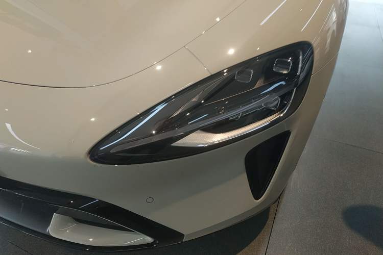 Used Xiaomi Auto SU7 2024 Rear-Drive Long-Range Intelligent Driving Version Left Front Headlight