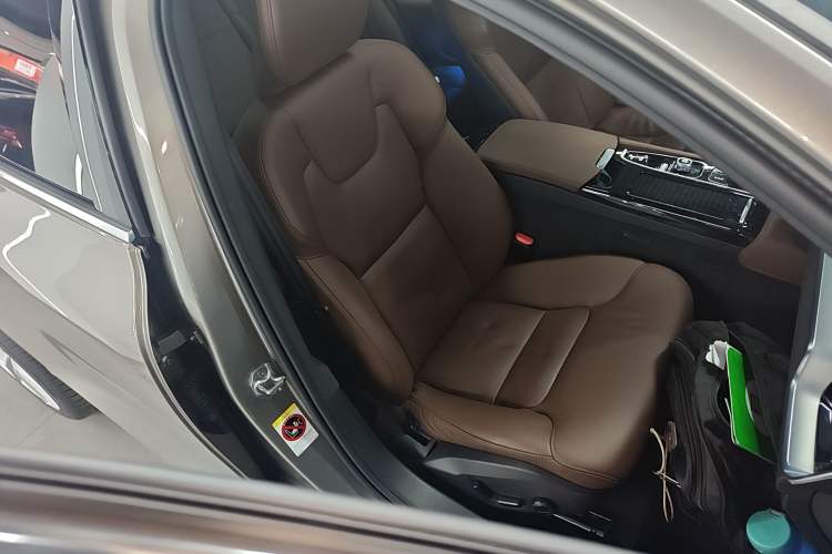 Used Volvo S60 New Energy 2020 T8 e-Drive Hybrid All-Wheel Drive Smart Luxury Edition Right Front Seat