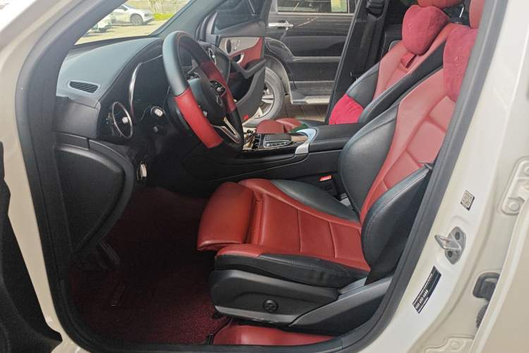 Used Mercedes-Benz GLC Coupe 2022 Refreshed GLC 260 4MATIC Coupe SUV Left Front Seat