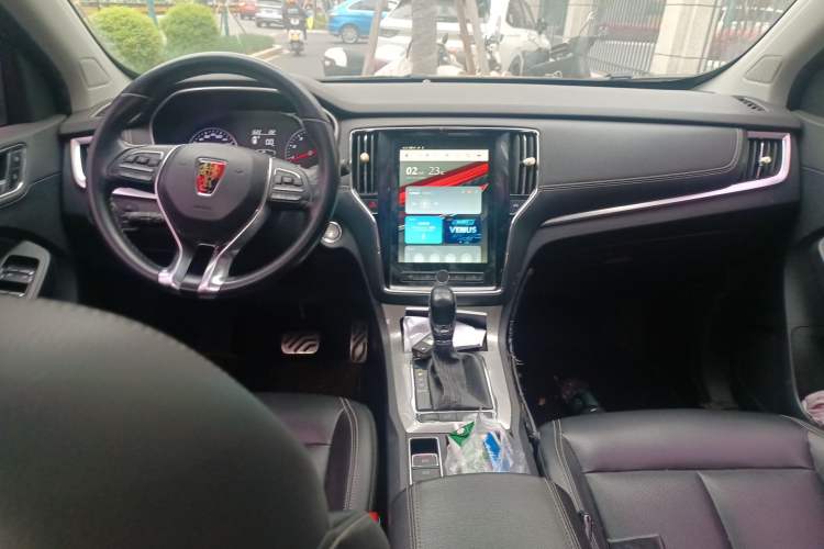 Used Roewe RX5 2016 20T Two-Wheel Drive Automatic Internet Smart Edition
