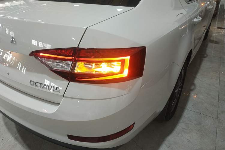 Used Skoda Octavia 2021 1.5L Automatic Comfort Edition
