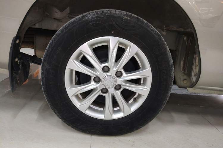 Used FORTHING Lingzhi 2020 M5L 1.6L Luxury 7-Seater Exterior 5