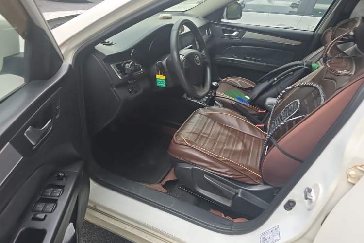 Used Bestune B30 2016 1.6L manual luxury version Driver Seat