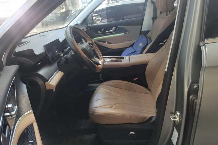 Used Chery Tiggo 8 L 2024 2.0T Two-Wheel Drive Prestige Version 5 Seats
