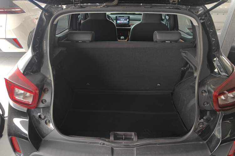 Used Dongfeng NAMMI BOX 2022 Revised Light Wind Edition 201 km Standard Version
