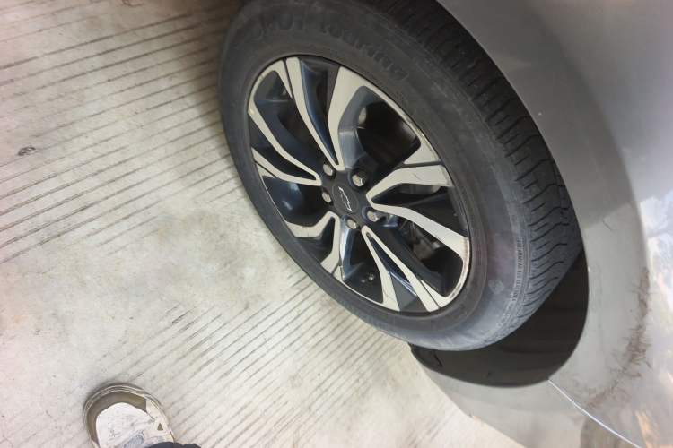 Used Chevrolet Monza 2019 RS 330T Automatic Comfort Edition China VI Standard Right Front Wheel Hub