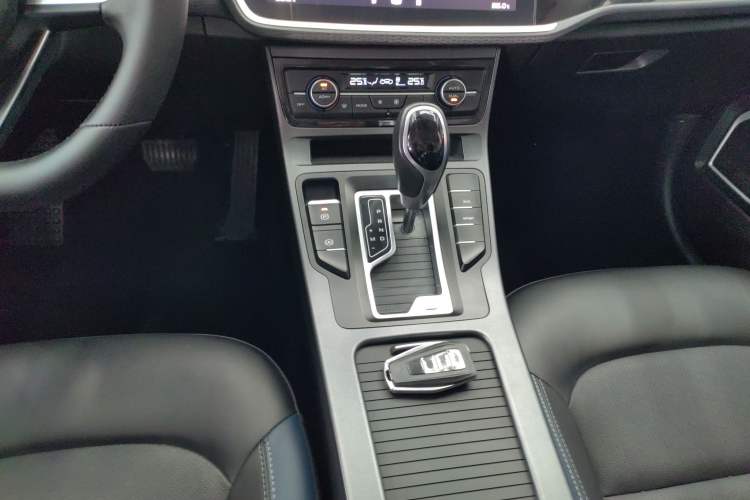 Used Geely Auto Emgrand GL 2021 UP 1.4T CVT Luxury Edition Gear Lever