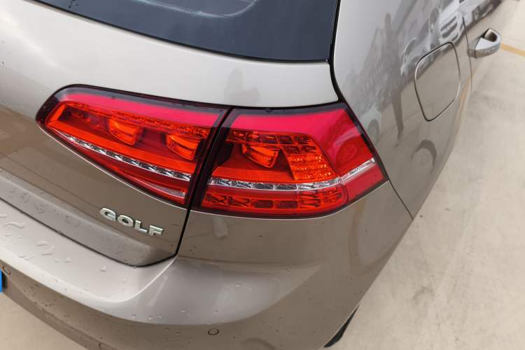 Used Volkswagen Golf 2016 1.6L Automatic Fashion Model
