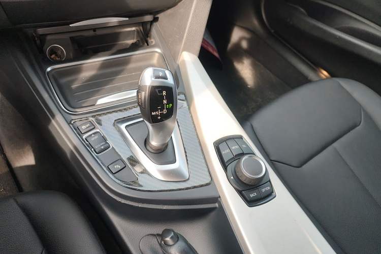 Used BMW 3 Series 2015 320Li Luxury Edition Fashion Model
