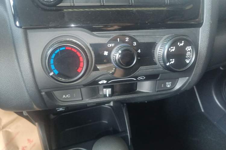 Used Honda Fit 2018 1.5L CVT Comfort Sunroof Version Audio And AC Panel