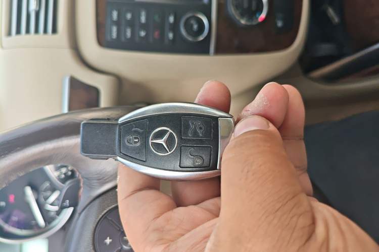 Used Mercedes-Benz R-Class 2011 R 350 L 4MATIC
