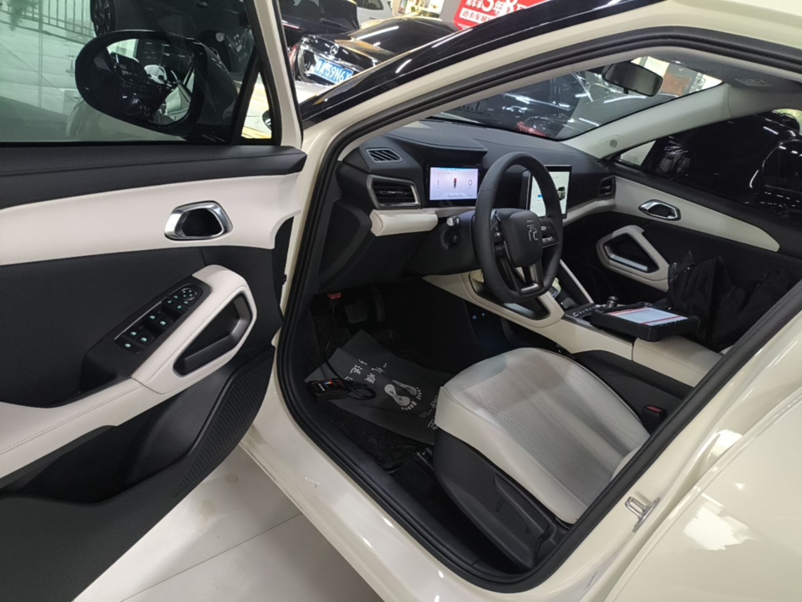 BYD Yuan UP 2025 Model 301KM Leading Version — снимка 18