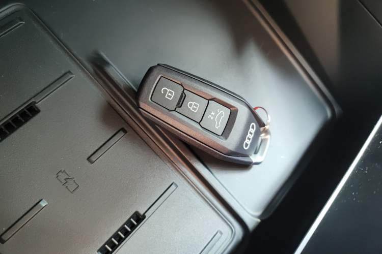 Used Audi Q6L e-tron 2026 First Launch Navigation Edition Vehicle Key