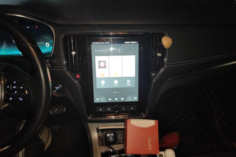 Used Roewe RX5 New Energy 2017 ERX5 EV400 Electric Internet Supreme Edition Audio And AC Panel