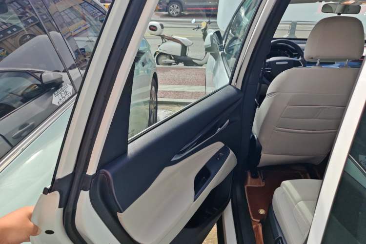 Used SAIC MAXUS Dajia 5 2022 430 km Elite Version 7-Seater