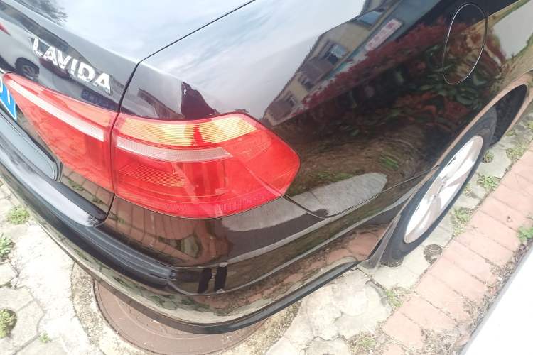 Used Volkswagen Lavida 2015 1.6L Automatic Fashion Edition Right Rear Taillight