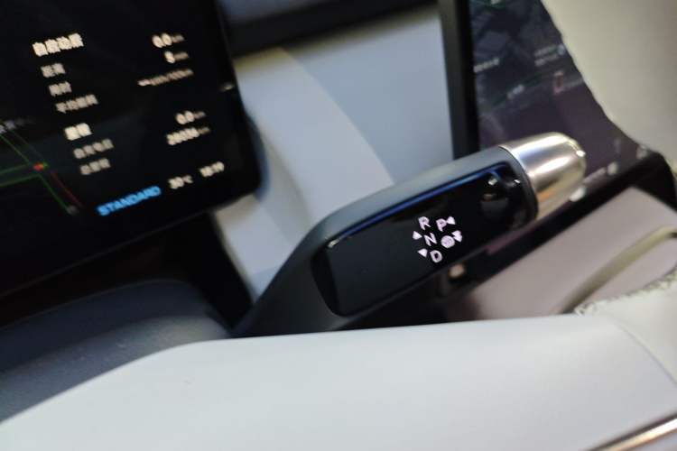 Used XPeng P7+ 2024 Long-Range Max Gear Lever