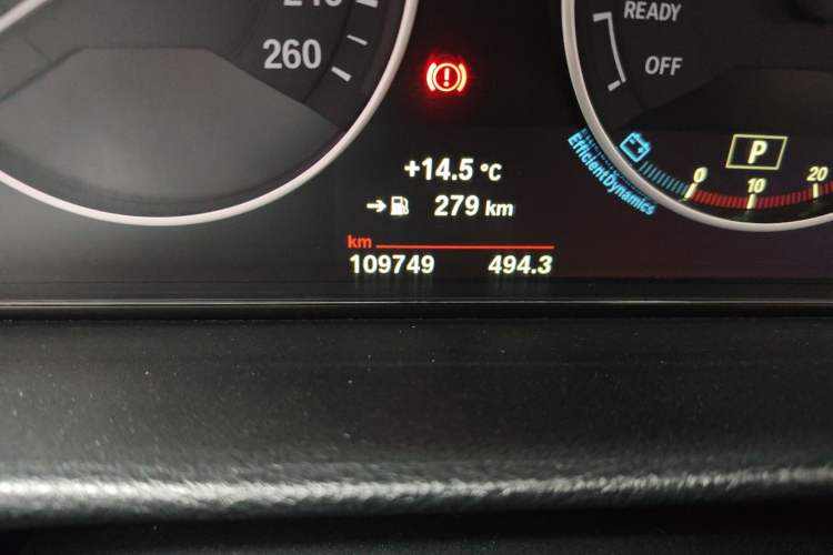 Used BMW 3 Series 2018 320Li Fashion Model Odometer Close Up