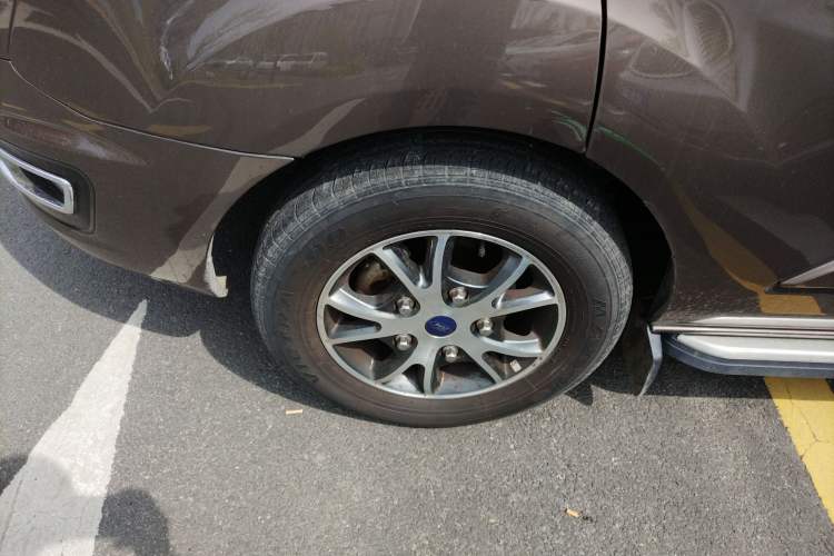 Used Ford Tourneo Custom 2017 2.0T Automatic Elite Version Left Front Wheel Hub