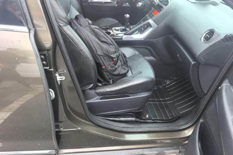 Used Peugeot 3008 2015 2.0L Manual Classic Edition Right Front Seat