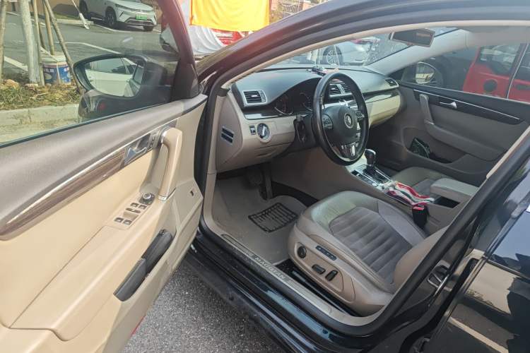 Used Volkswagen Magotan 2012 Facelift 1.8TSI Prestige Model Driver Seat