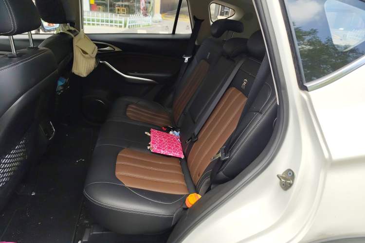 Used BYD Song New Energy 2017 Song DM 1.5TID All-Wheel Drive Prestige Model Left Rear Seat