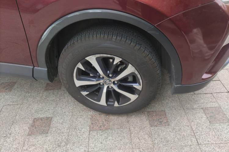 Used Toyota RAV4 2016 2.0L CVT Two-Wheel Drive Fashion Edition China V Standard