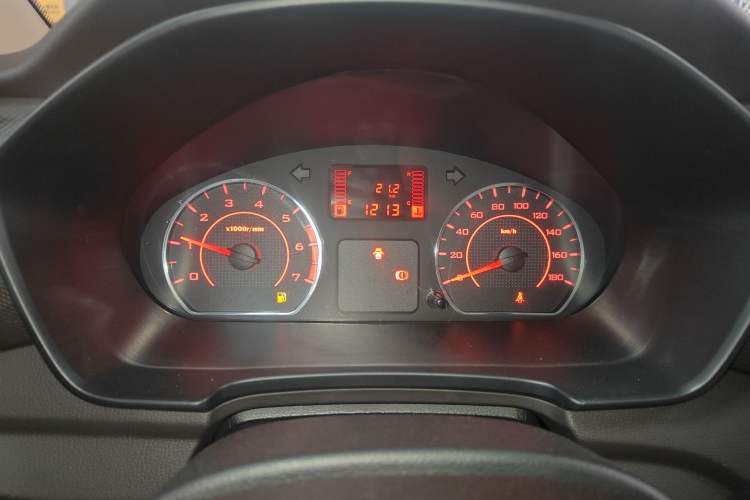 Used Wuling Hongguang V 2022 1.5L Jingqu Version Hydraulic Power Steering LAR