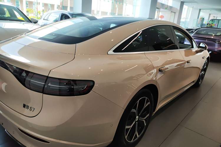 Used Hima Luxeed S7 2025 705 km Pro Rear Right 45 Deg