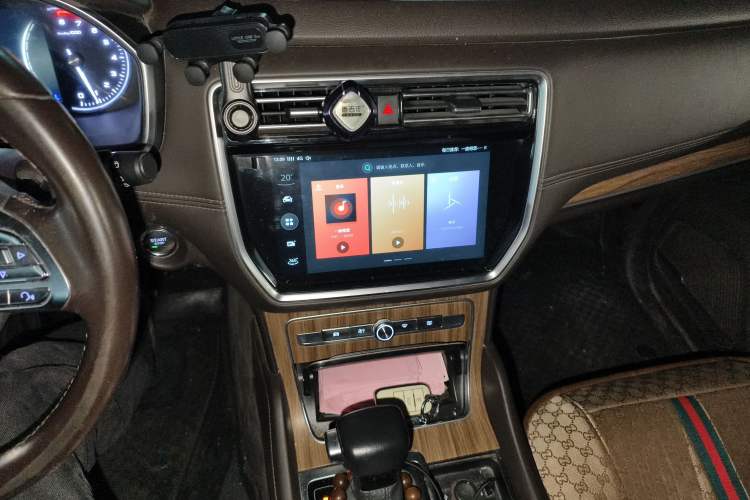 Used Roewe RX8 2019 30T Smart Connectivity Four-Wheel Drive Supreme Flagship Edition
