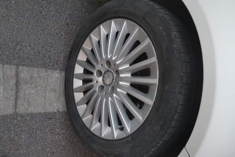 Used Mercedes-Benz C-Class 2015 C 200 L