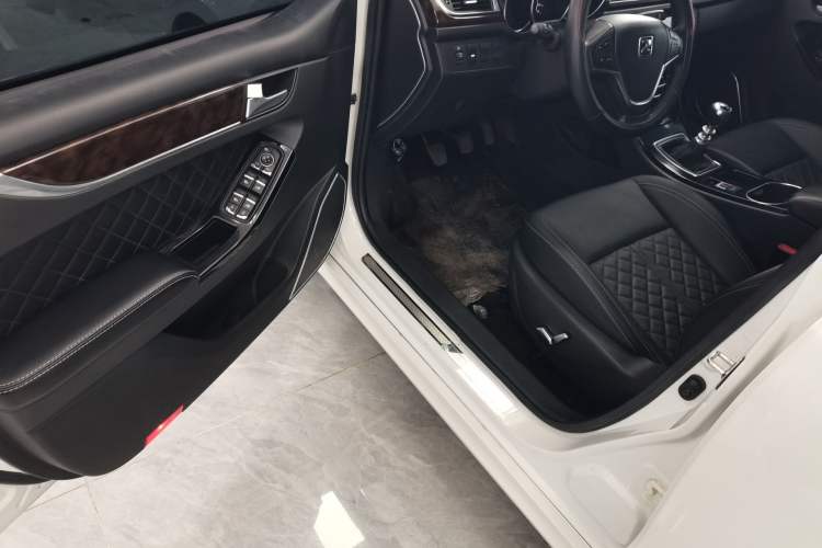Used Zotye Z500 2016 1.5T Manual Luxury Edition Driver Seat