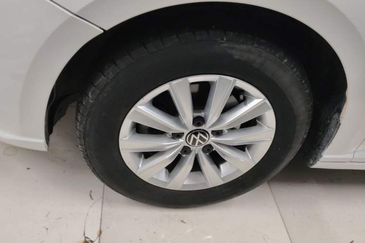 Used Volkswagen Lavida 2023 1.5L Automatic De Yi Edition Left Front Wheel Hub