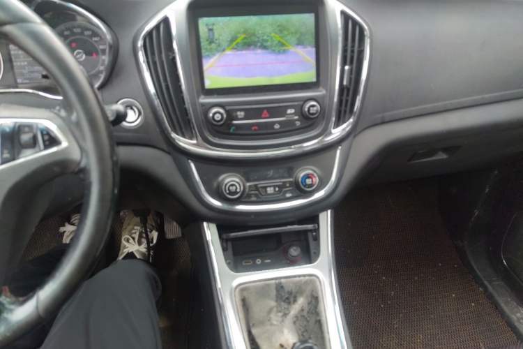 Used Baojun 560 2015 1.8L manual luxury version
