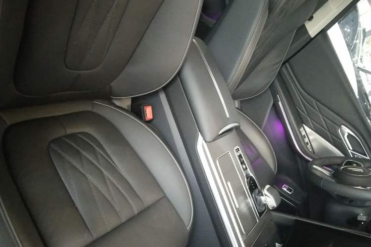 Used Hongqi HS7 PHEV 2024 2.0T PHEV Four-Wheel Drive Flagship Edition 7 Seats
