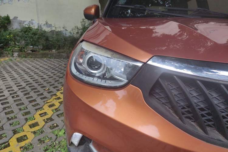 Used Brilliance V3 2015 1.5T Manual Urban Model Right Front Headlight