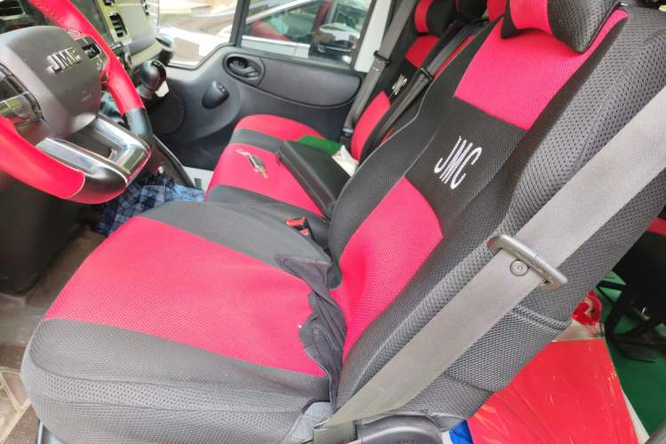 Used JMC Fushun 2022 2.0T Manual Multi-Function Passenger Vehicle Short Wheelbase Low Roof 6-Seater