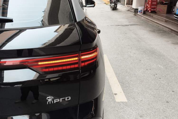 Used BYD Song Pro New Energy 2024 HONOR Edition DM-i 110KM Excellence Model Right Rear Taillight