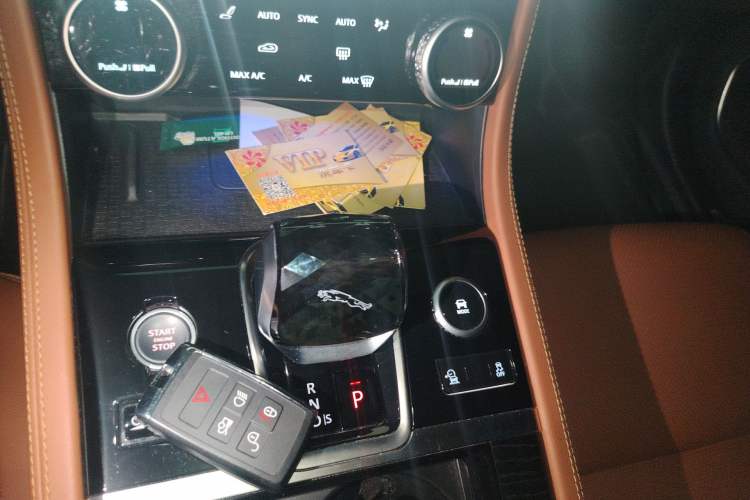 Used Jaguar XFL 2023 XFL 2.0T P250 Two-Wheel-Drive Elite Sport Edition Gear Lever