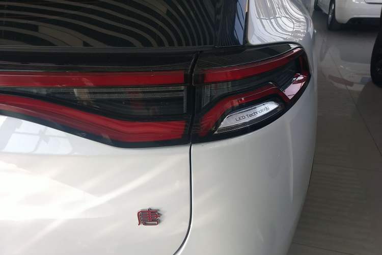 Used BYD Tang 2018 2.0T Automatic SmartConnect Prestige 7-Seater China V Standard
