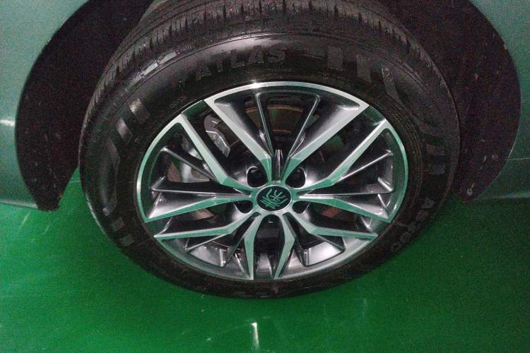 Used BYD Qin PLUS 2023 Champion Edition DM-i 120KM Beyond Model Right Rear Wheel Hub