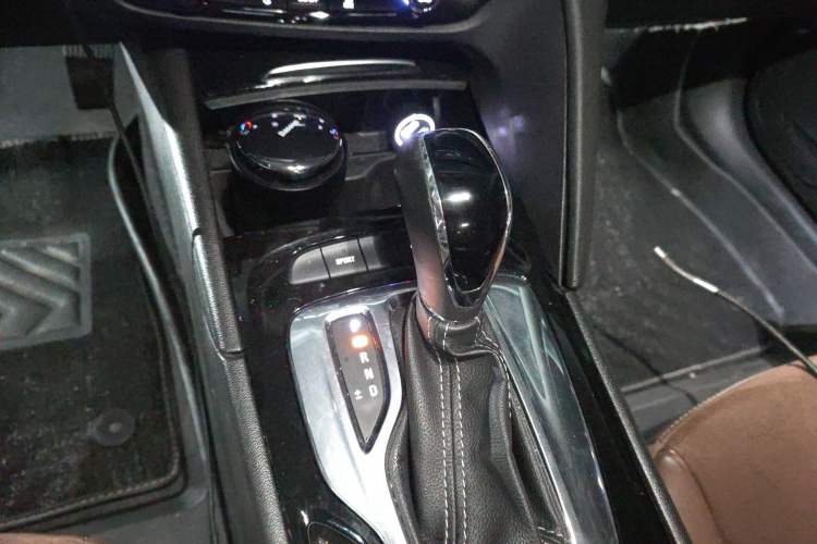 Used Buick Regal 2019 20T Elite Version China V Standard Gear Lever