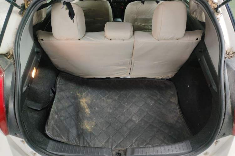 Used Toyota YARiS L Zhi Xuan 2015 1.5E Automatic Charm Edition
