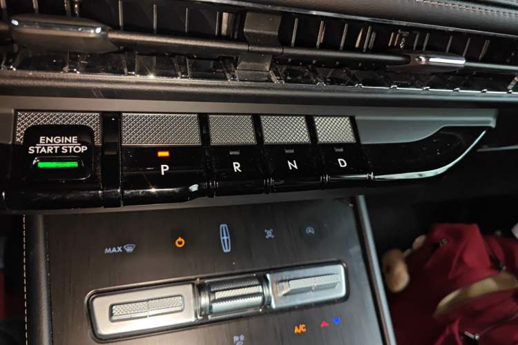 Used Lincoln Corsair 2023 2.0T Two-Wheel Drive Luxury Edition Gear Lever