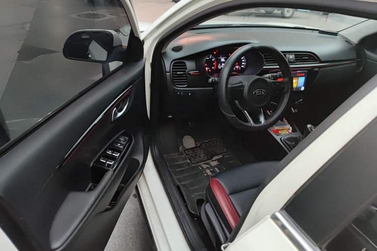 Used Kia KX Cross 2017 1.4L MT GLS
