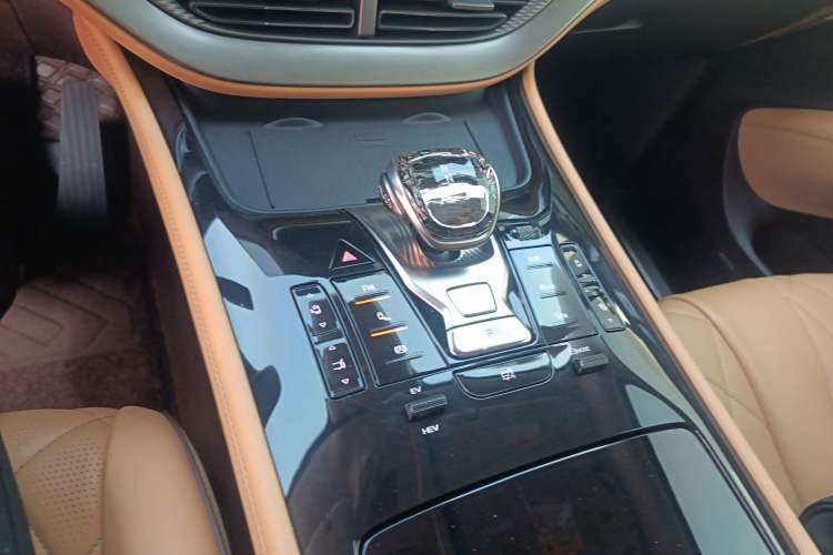 Used Denza D9 2024 DM-i 980 Four-Wheel Drive Prestige Model