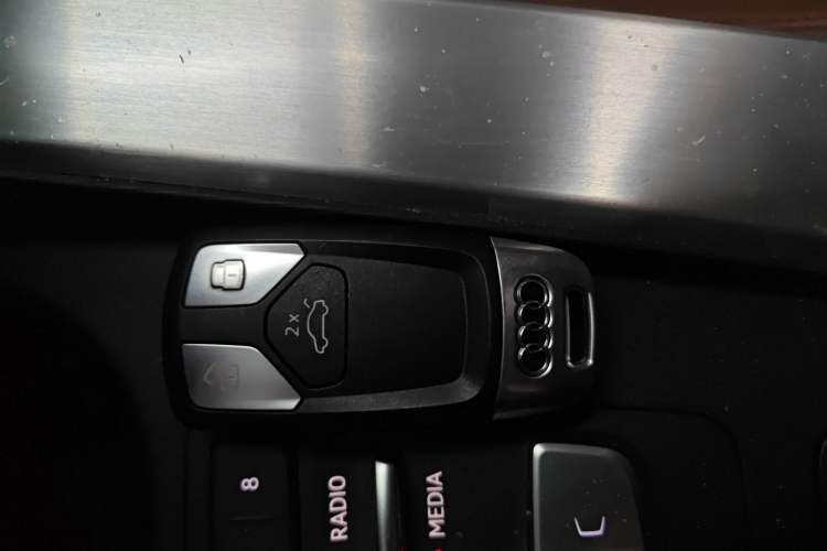 Used Audi A4L 2019 40 TFSI Fashion Edition China VI Emission Standard Vehicle Key