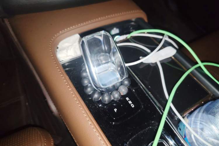 Used Volvo XC90 2023 B6 Zhiya Luxury 7-Seater Gear Lever